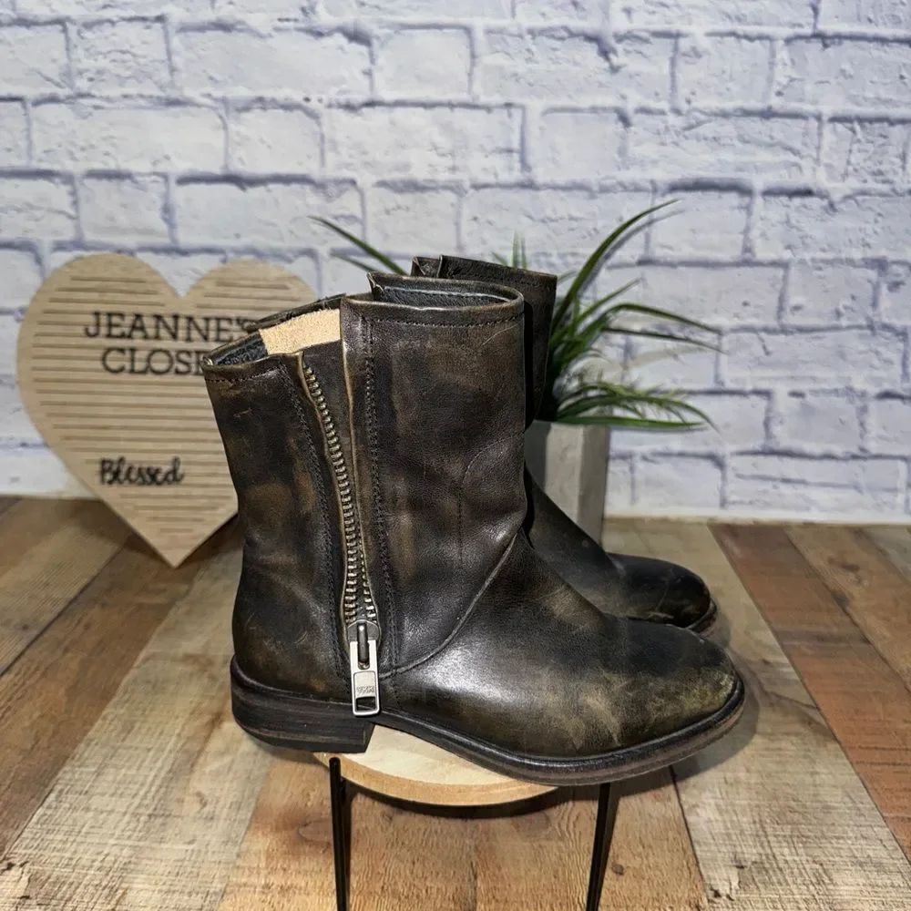 Hinge double zipper ankle boots distressed Anthropologie